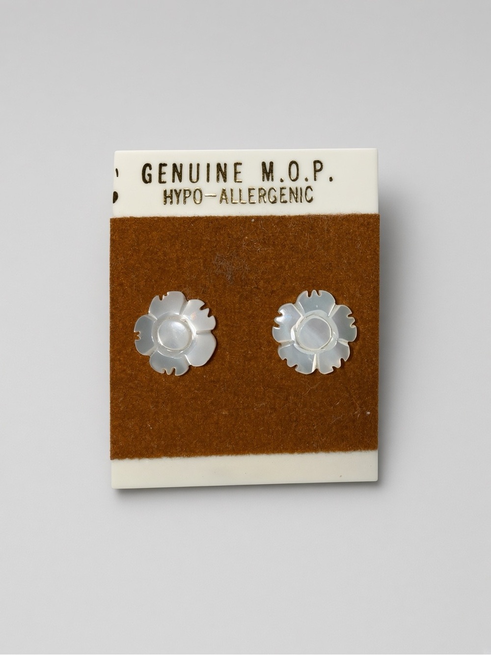 Vintage Genuine Mother of Pearl Flower Stud Earrings Deadstock Taiwan 0.5”